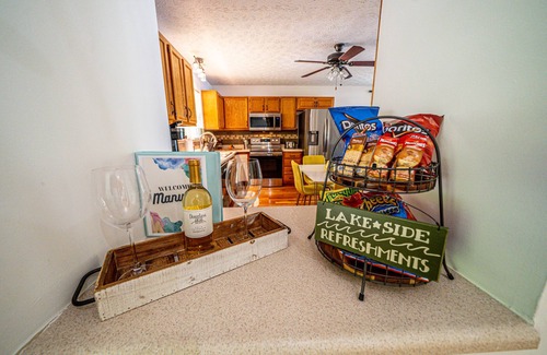 Eatonton House | Retreat to the Lake: Vintage Appeal, Hi-Speed Fiber Optic Wi-Fi and a Pool Table