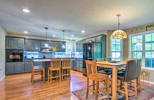 Nixa House | Retreat w/ Fire Pit ~ 16 Mi to Springfield!