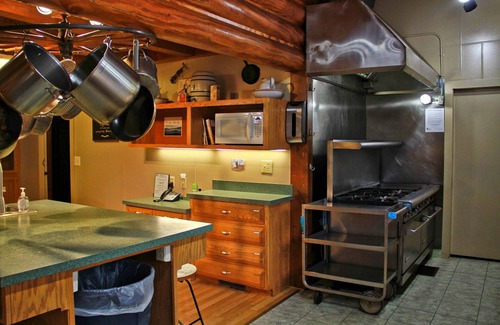 Townsend Cabin | Retreats/Reunions Love Elk Lodge-10 bedrooms/WIFI/Stunning Mtn Views/Shared Pool