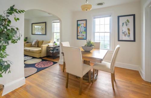 Woodland Heights House | Retro Bungalow A Block to Tennis Courts & Park