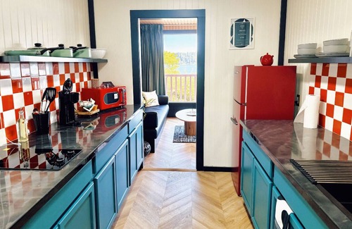 Dunes City Cabin | Retro Cabin on the Lake w/private Deck & kayaking