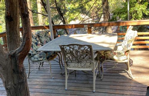 Cedar Glen House | Retro Cabin