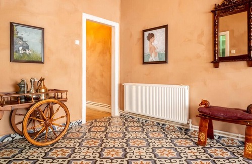 Moda Apartment | Retro Charming Flat 1 min to Central in Kadikoy
