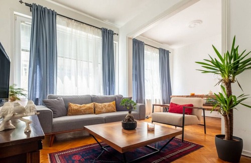 Moda Apartment | Retro Charming Flat 1 min to Central in Kadikoy