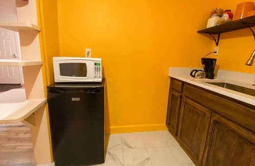 Downtown Apartment | Retro Chic 70s studio in the Heart of the City