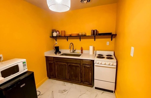 Downtown Apartment | Retro Chic 70s studio in the Heart of the City