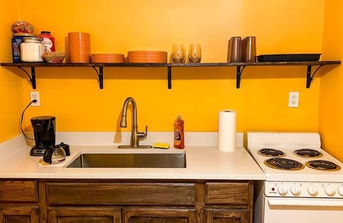 Downtown Apartment | Retro Chic 70s studio in the Heart of the City