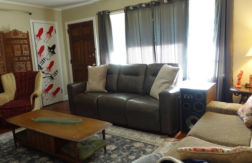 Athens House | Retro Chic in Normaltown