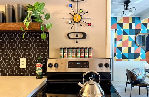 West Sacramento House | Retro Fun w/Sauna, Cold Plunge, & Game Room Near Stadiums and Downtown!