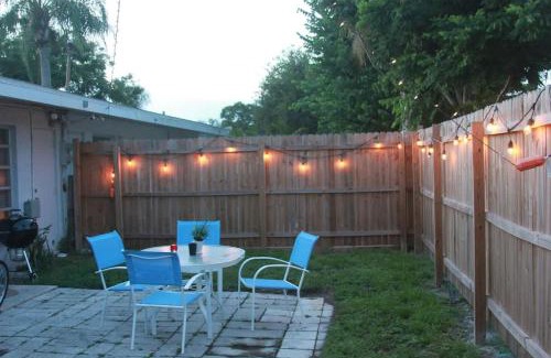 Southgate House | Retro-Inspired Stay BBQ Patio Close to Downtown