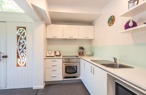 Mount Pleasant House | Retro living - with an edge