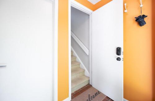 Durham Apartment | Retro Loft steps from Duke