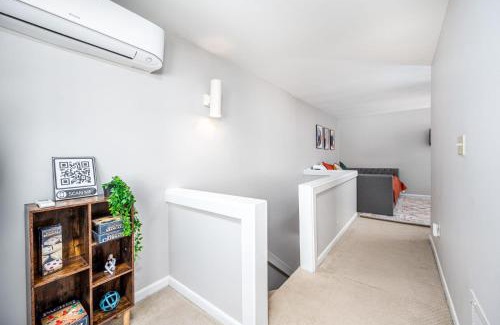 Durham Apartment | Retro Loft steps from Duke