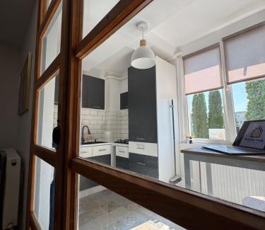 Victoria Apartment | Retro Lounge