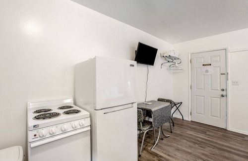Nahcotta House | Retro motel suite near the bayshore with firepit & WiFi