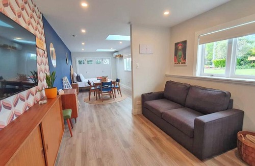 Papakura Apartment | Retro on Queen