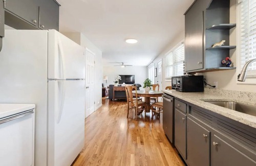 Travelers Rest House | Retro-Reno 3br 2ba perfect 4 R&R in the ❤️ of TR!