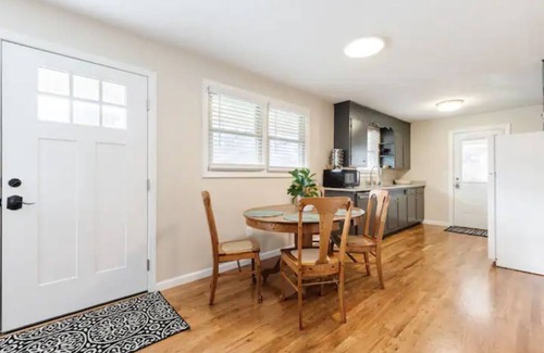 Travelers Rest House | Retro-Reno 3br 2ba perfect 4 R&R in the ❤️ of TR!