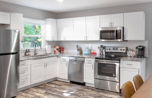 Southeast Raleigh House | Retro Resort Inspired Home 7 Min From DT Raleigh