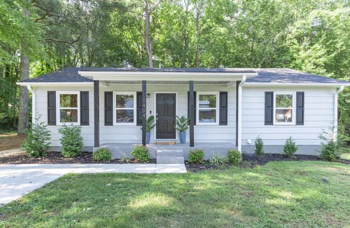 Southeast Raleigh House | Retro Resort Inspired Home 7 Min From DT Raleigh