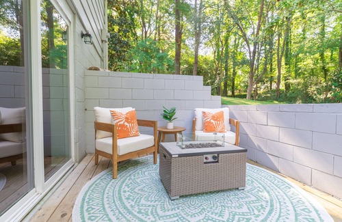 Southeast Raleigh House | Retro Resort Inspired Home 7 Min From DT Raleigh