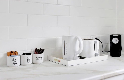 Manifold Heights House | Retro Retreat I Geelong Home Ideal for Families