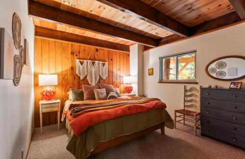 Arrowhead Villas House | Retro Retreat, BBQ, Patio with Outdoor Seating!