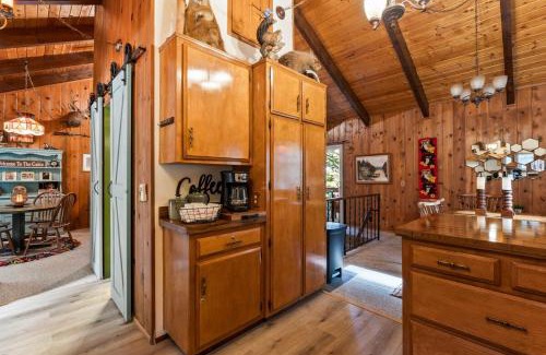 Arrowhead Villas House | Retro Retreat, BBQ, Patio with Outdoor Seating!