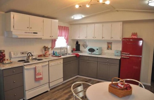 Lebanon House | Retro Retreat