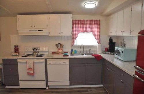 Lebanon House | Retro Retreat
