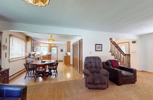 Gunnison House | Retro Retreat - Warm & Cozy
