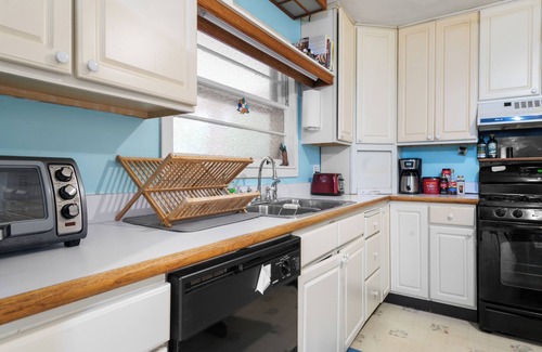 Donelson House | Retro Retreat with Waffles! Private/Close to BNA