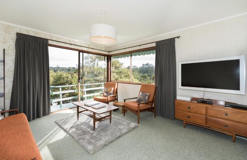 Kerikeri House | Retro River Retreat - Kerikeri Holiday Home