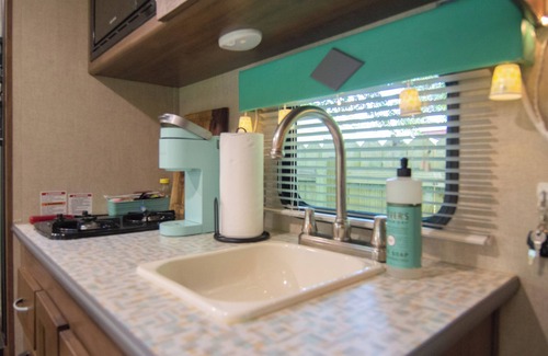 North Charleston House | Retro themed camper 15 minutes from downtown, 25 minutes from beaches.