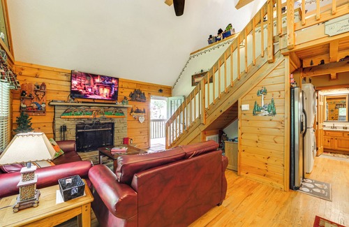 Gatlinburg - Pigeon Forge Cabin | Return to Eden Cabin w/Hot Tub: 4 Mi to Dollywood