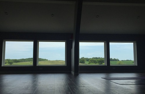 Dalton House | Reunions & Groups. Open space inside & out. Yoga loft. 45 acres. Scenic. Quiet.