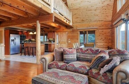 Salida Cabin | Reveille Mountain View Cabin