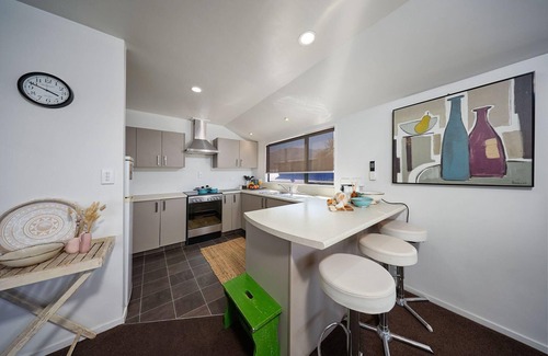 Kaikoura House | Revive House - Great for Family and Friend gatherings