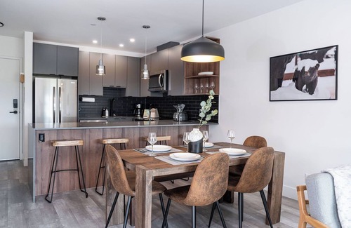 Revelstoke Condo | Revy's Peak Condo - Hot Tub with View