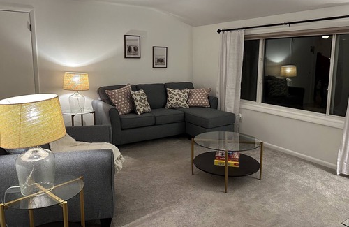 Cheektowaga Apartment | Rex's Flat near the Buffalo Airport