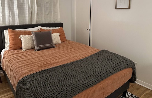 Cheektowaga Apartment | Rex's Wellington Flat near the Buffalo Airport