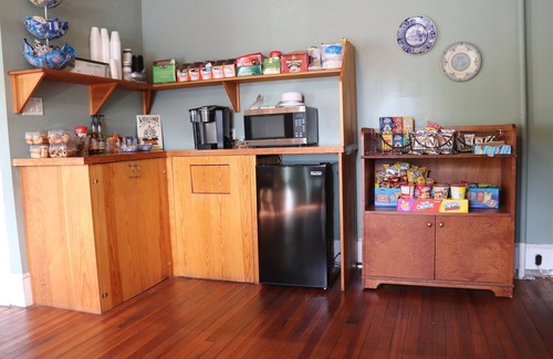 Roscoe Hotel | Reynolds House Inn & Motel