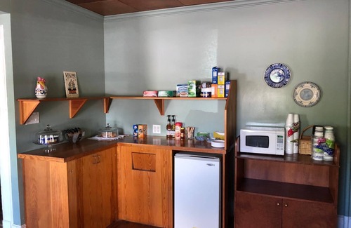 Roscoe Apartment | Reynolds House Inn - Motel Strip - Room 9