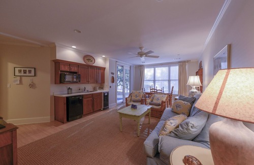 Lake Oconee Villa | Reynolds Lake Oconee Resort Fishtales Lodge lakefront 4BR/3BA.