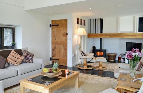 Pentrefelin House | Rhandir Long House