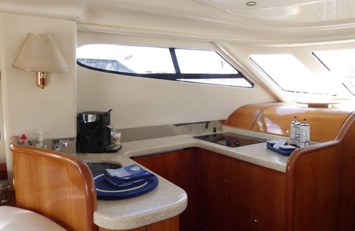 Kaßlerfeld Boat Rental | Rhein Yacht Lexa
