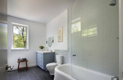 Rhinebeck House | Rhinebeck: Peace & Quiet on 16 Acres Near Omega