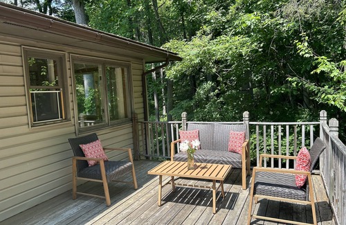 Staatsburg House | Rhinebeck Romantic Retreat! Private Guest House, Sky Lights, Spacious.