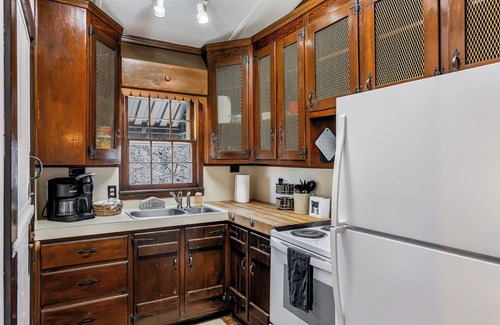 Bristol House | Rhythm & Roots Private 1BR Home Near Downtown