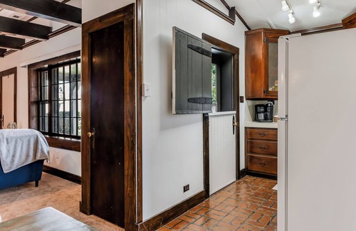Bristol House | Rhythm & Roots Private 1BR Home Near Downtown